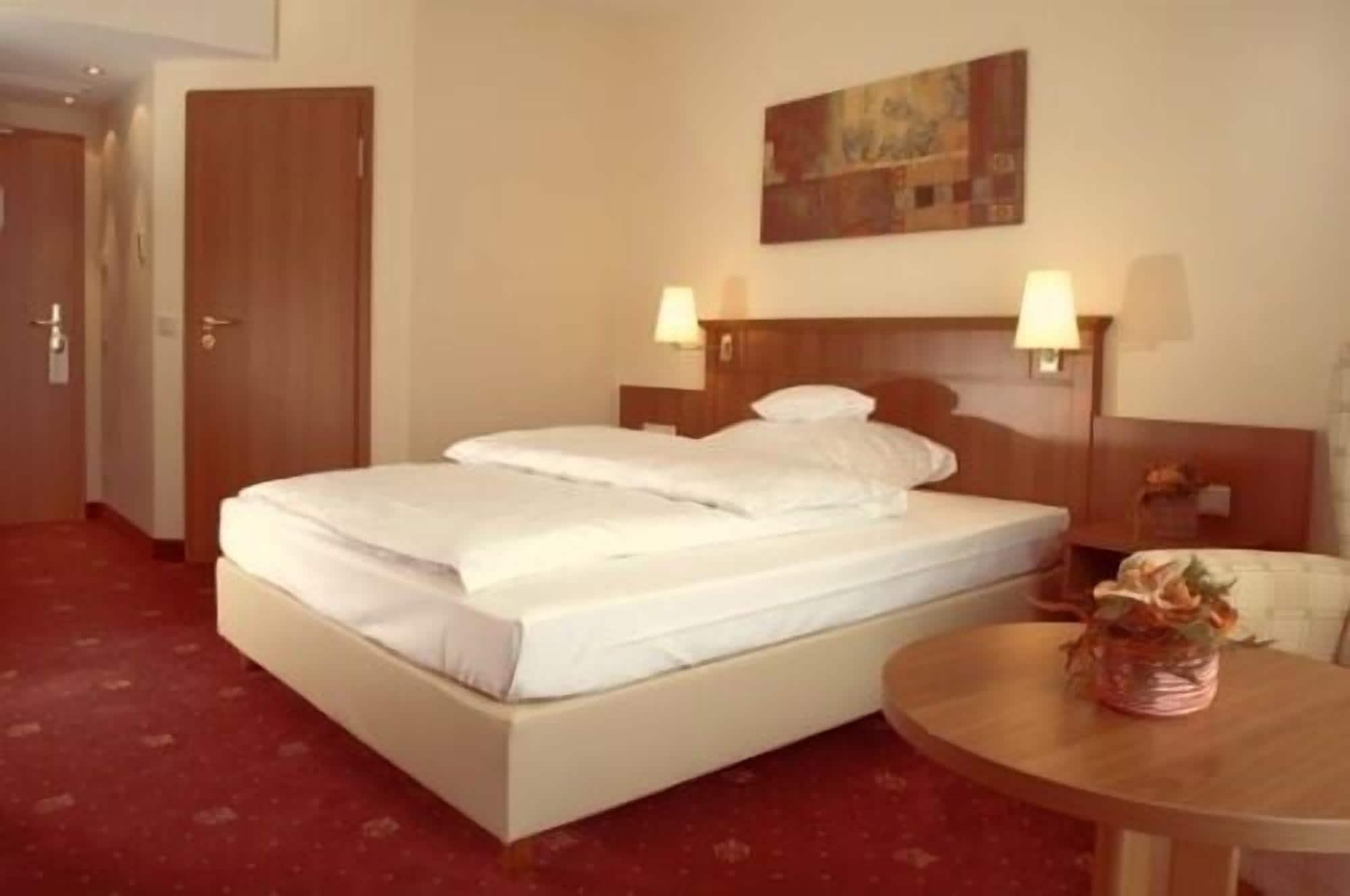 Waldhotel Nachtigall Paderborn Buitenkant foto